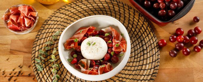 Burrata con uvas asadas y jamón - Vitrinor
