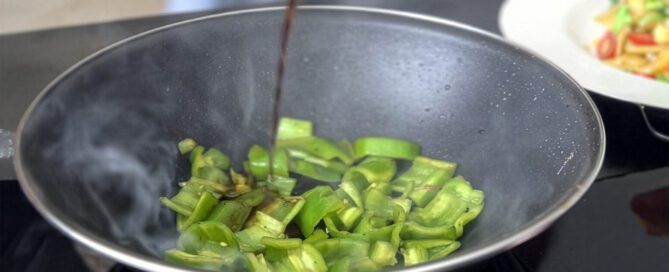 Peruvian Lomo saltado with wok - Vitrinor